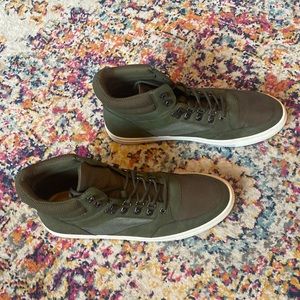 BP Men’s green high tops size 14